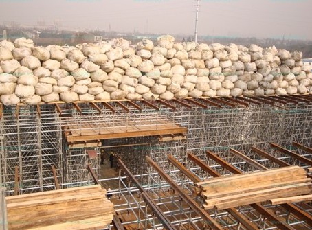 建筑腳手架的搭設(shè)●做大做強是我們拼搏的目標！